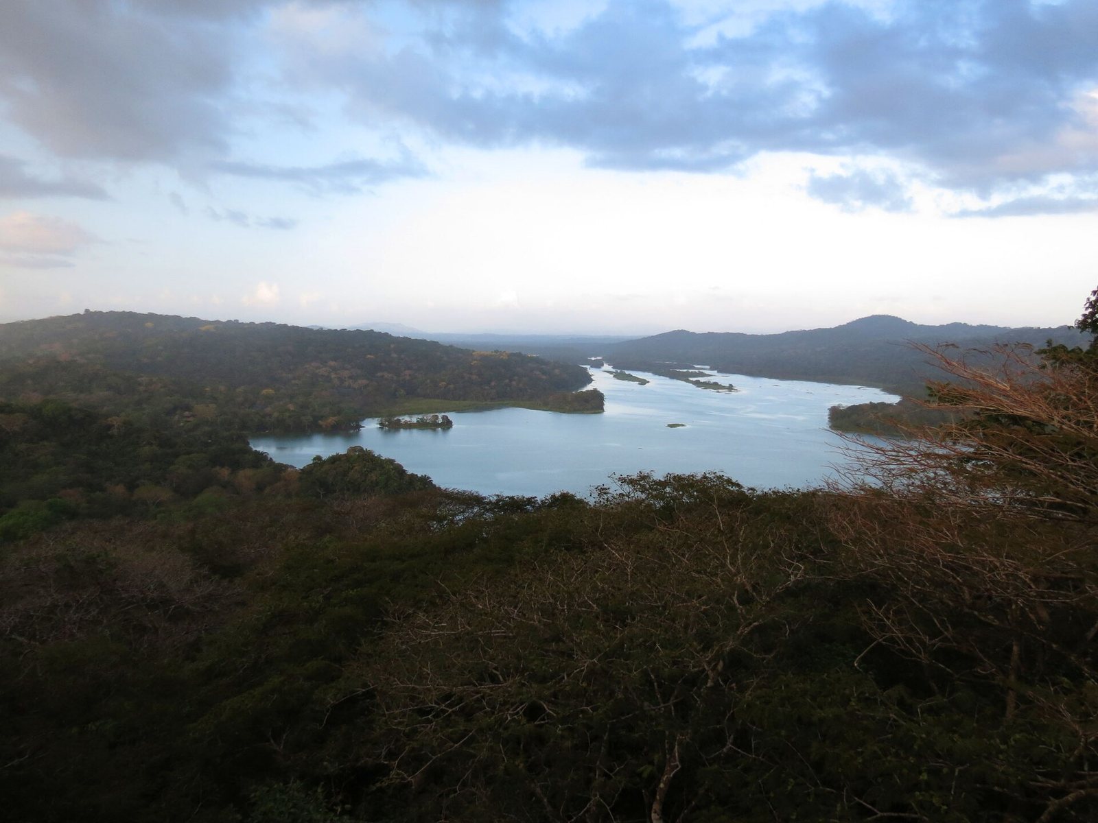 Río Chagres y entorno natural de Gamboa
